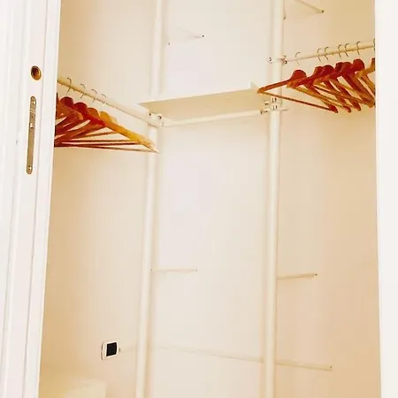 Casa Re Manfredi 12 * Барі