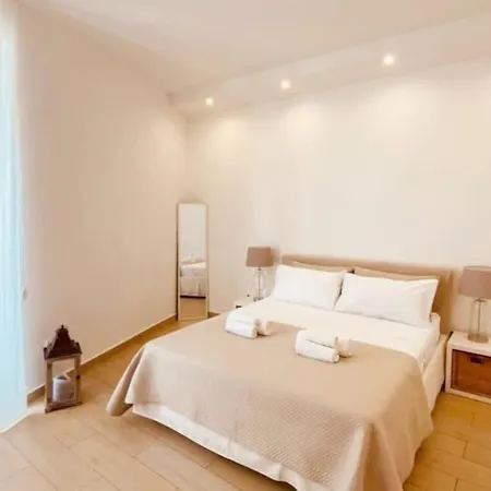 Casa Re Manfredi 12 *