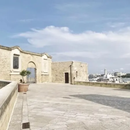 Casa Re Manfredi 12 * Барі